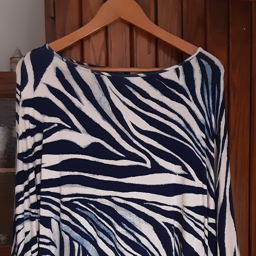 Chaps Zebra Print Top, Navy Blue and Cream, 2X, Like New. Feels Nice!